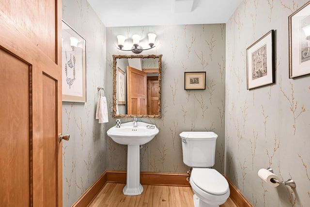 1624 N Farwell AVENUE, Milwaukee, WI 53202