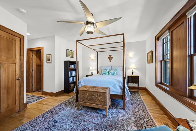 1624 N Farwell AVENUE, Milwaukee, WI 53202