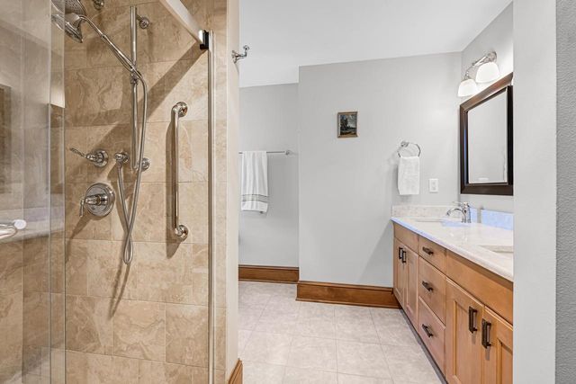 1624 N Farwell AVENUE, Milwaukee, WI 53202