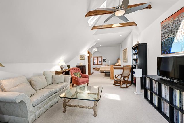 1624 N Farwell AVENUE, Milwaukee, WI 53202