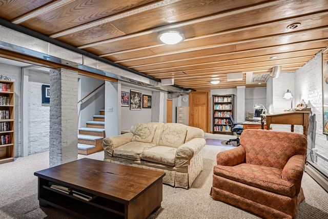 1624 N Farwell AVENUE, Milwaukee, WI 53202