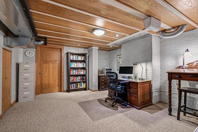 1624 N Farwell AVENUE, Milwaukee, WI 53202