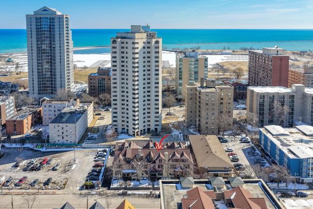 1624 N Farwell AVENUE, Milwaukee, WI 53202