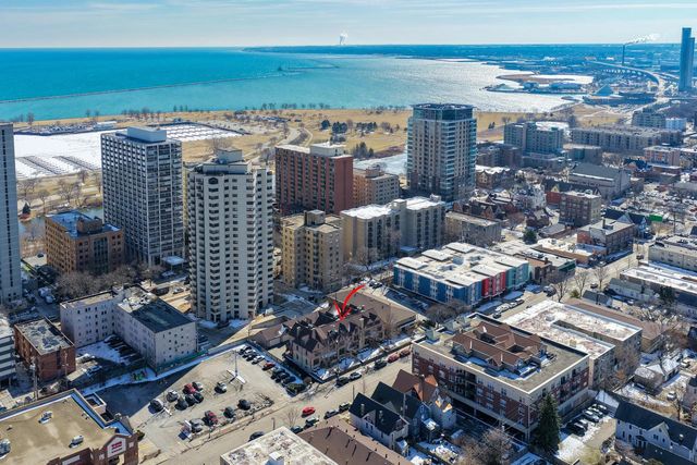 1624 N Farwell AVENUE, Milwaukee, WI 53202