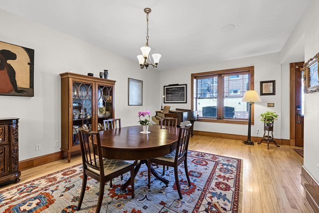 1624 N Farwell AVENUE, Milwaukee, WI 53202