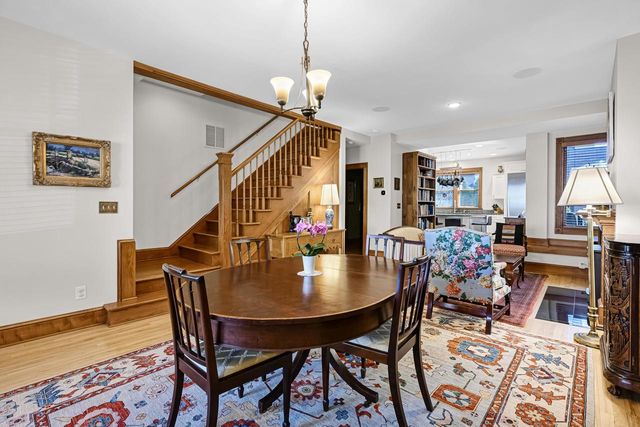 1624 N Farwell AVENUE, Milwaukee, WI 53202