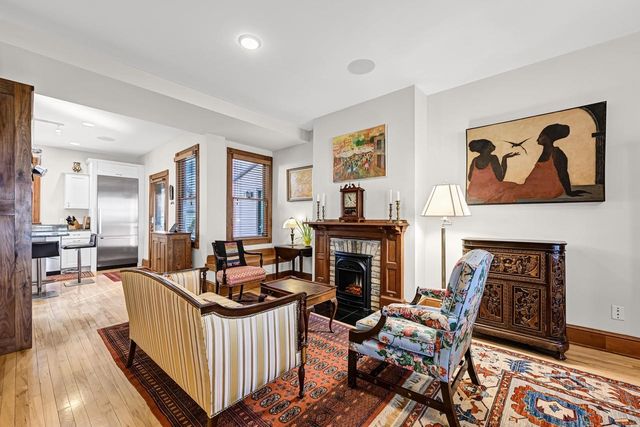 1624 N Farwell AVENUE, Milwaukee, WI 53202