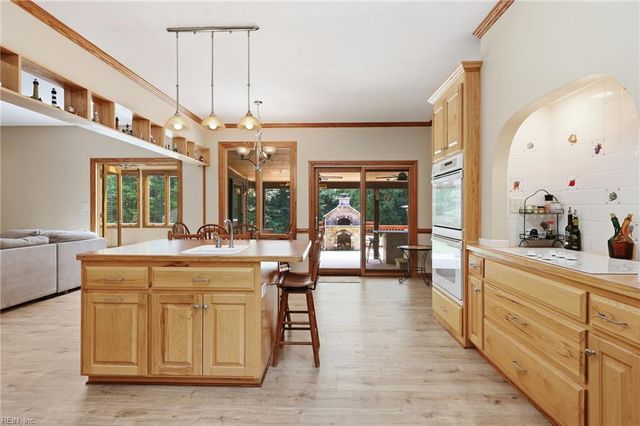18152 Private Stock LN, Smithfield, VA 23430