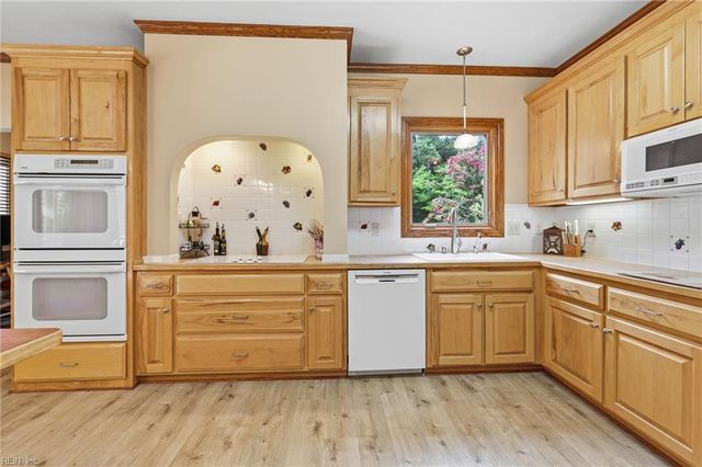 18152 Private Stock LN, Smithfield, VA 23430
