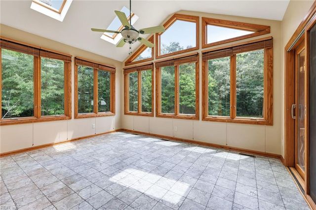 18152 Private Stock LN, Smithfield, VA 23430