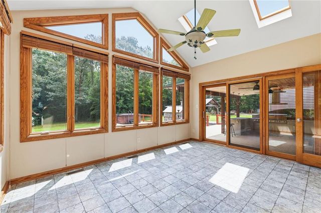 18152 Private Stock LN, Smithfield, VA 23430