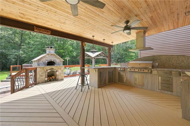 18152 Private Stock LN, Smithfield, VA 23430