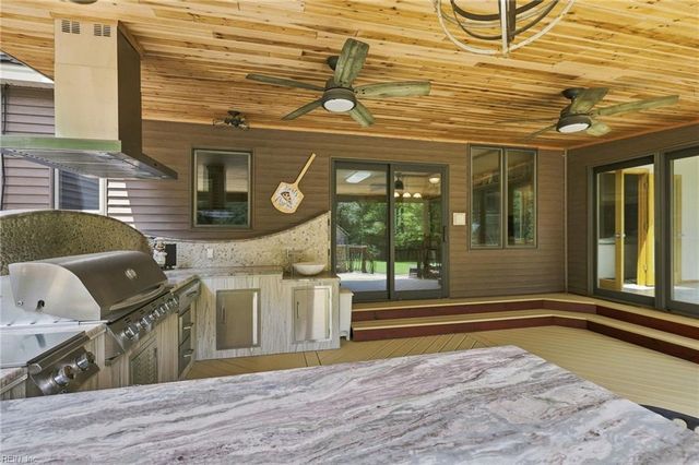 18152 Private Stock LN, Smithfield, VA 23430