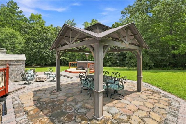 18152 Private Stock LN, Smithfield, VA 23430