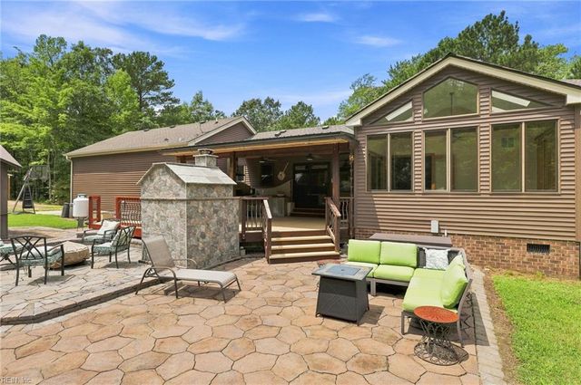 18152 Private Stock LN, Smithfield, VA 23430