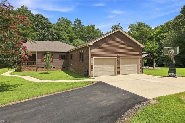 18152 Private Stock LN, Smithfield, VA 23430