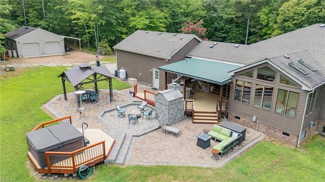 18152 Private Stock LN, Smithfield, VA 23430