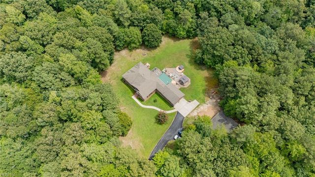 18152 Private Stock LN, Smithfield, VA 23430