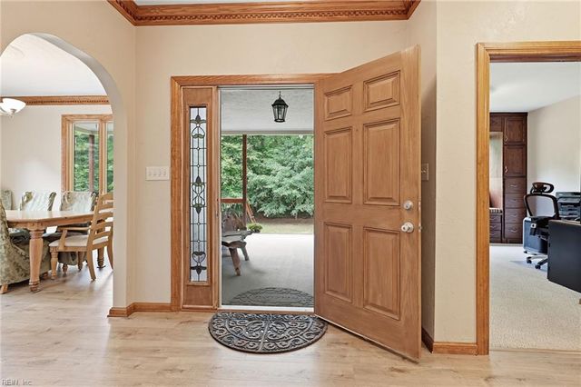 18152 Private Stock LN, Smithfield, VA 23430