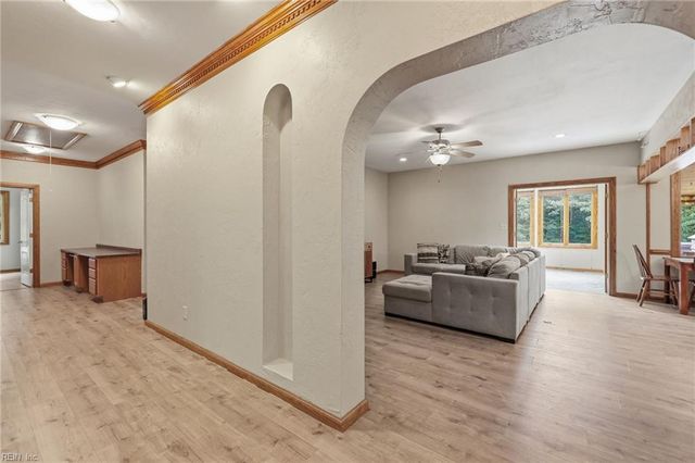 18152 Private Stock LN, Smithfield, VA 23430