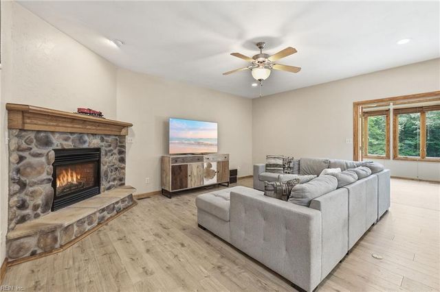 18152 Private Stock LN, Smithfield, VA 23430