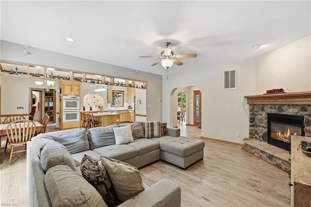 18152 Private Stock LN, Smithfield, VA 23430