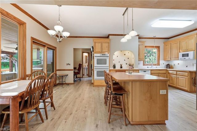 18152 Private Stock LN, Smithfield, VA 23430