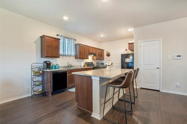 2224 Diamond Drive, Grand Prairie, TX 75051