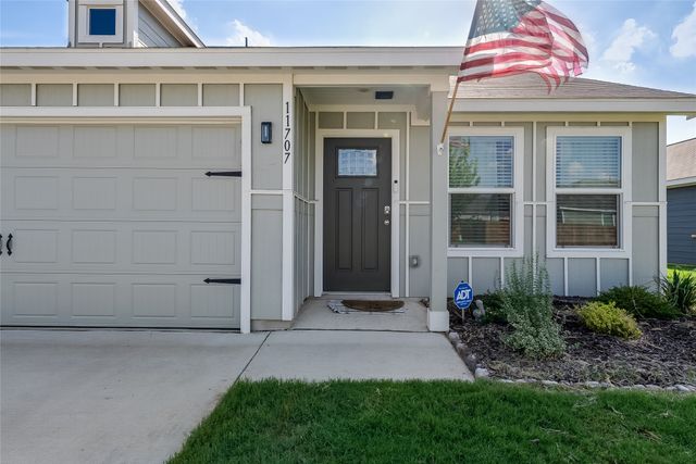 11707 Spraberry Way, Rhome, TX 76078