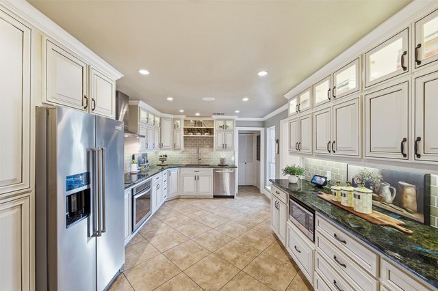 2000 Lakehill Court, Arlington, TX 76012