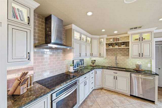 2000 Lakehill Court, Arlington, TX 76012