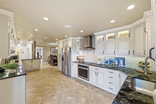 2000 Lakehill Court, Arlington, TX 76012