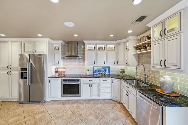 2000 Lakehill Court, Arlington, TX 76012