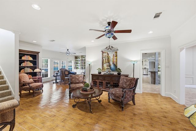 2000 Lakehill Court, Arlington, TX 76012