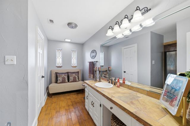 2000 Lakehill Court, Arlington, TX 76012