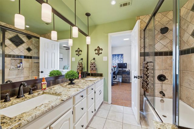 2000 Lakehill Court, Arlington, TX 76012