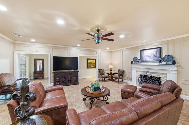 2000 Lakehill Court, Arlington, TX 76012