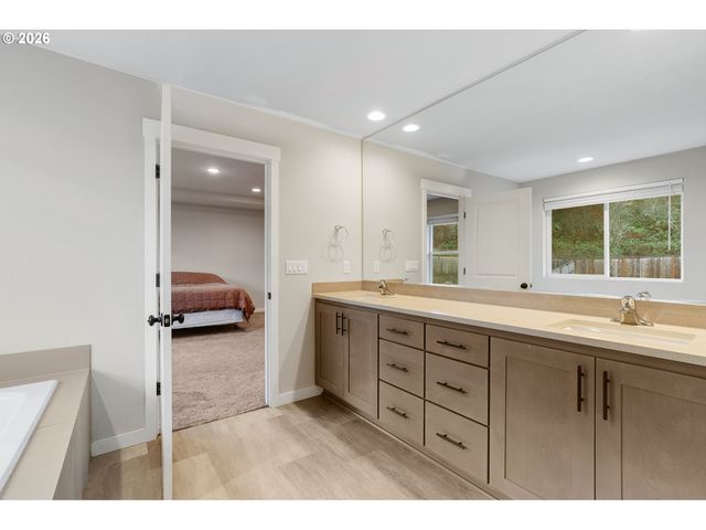 3587 Ne CLAIRE Rd, Estacada, OR 97023
