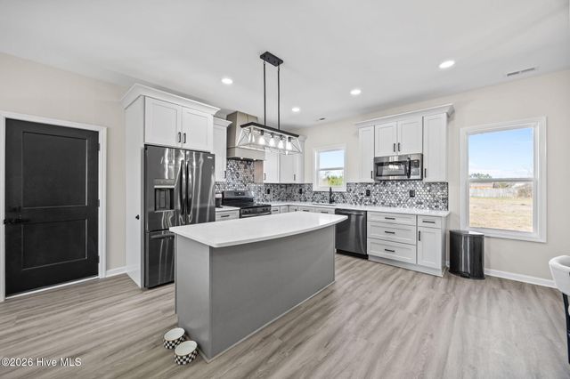 103 Adams Landing Way, Maysville, NC 28555