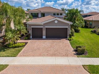 3296 Pacific DR, Naples, FL 34119