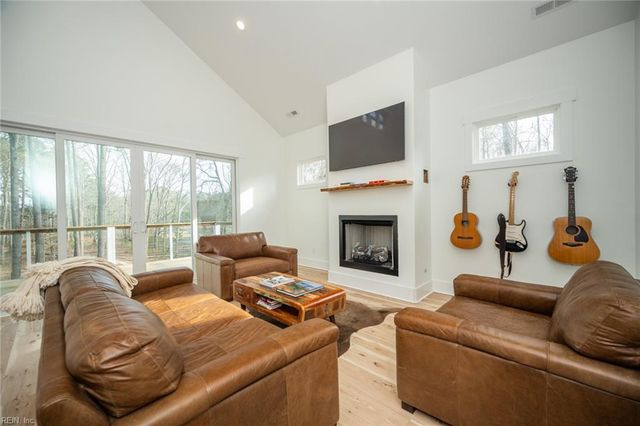 947 Owls Creek LN, Virginia Beach, VA 23451