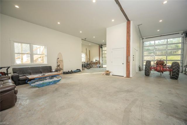 947 Owls Creek LN, Virginia Beach, VA 23451