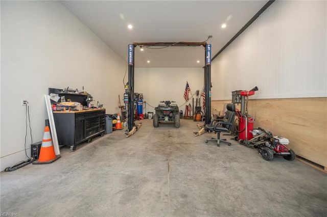 947 Owls Creek LN, Virginia Beach, VA 23451