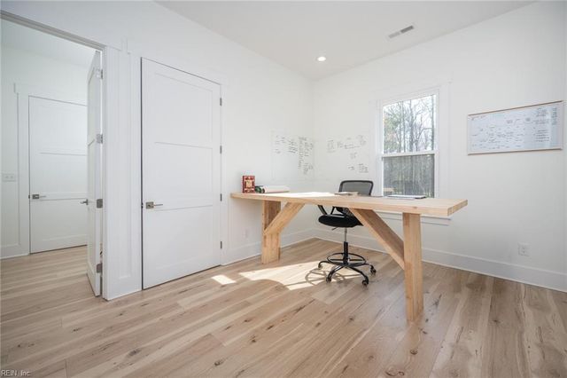 947 Owls Creek LN, Virginia Beach, VA 23451