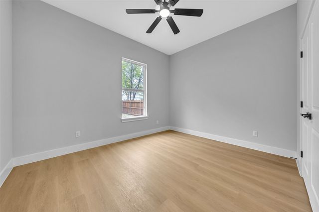 302 W west coral Way, Grand Prairie, TX 75051