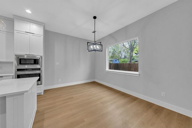 302 W west coral Way, Grand Prairie, TX 75051