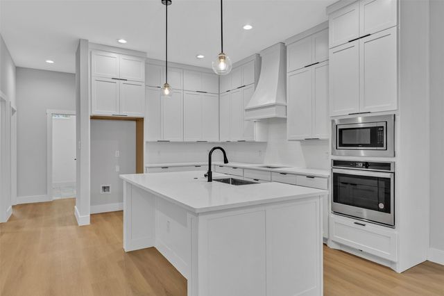 302 W west coral Way, Grand Prairie, TX 75051