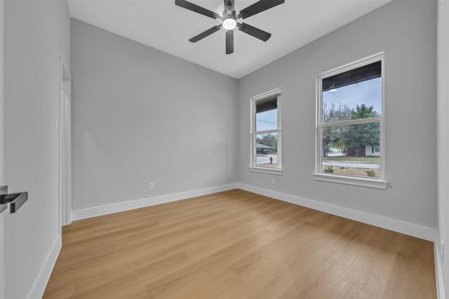 302 W west coral Way, Grand Prairie, TX 75051