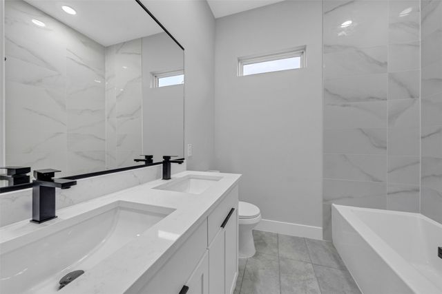 302 W west coral Way, Grand Prairie, TX 75051