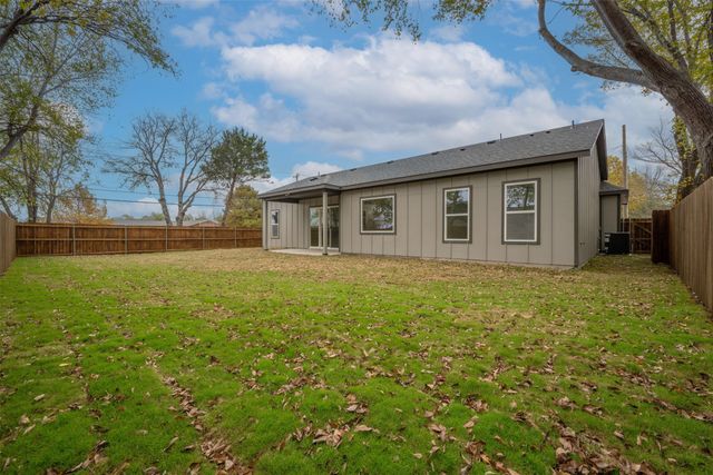 302 W west coral Way, Grand Prairie, TX 75051